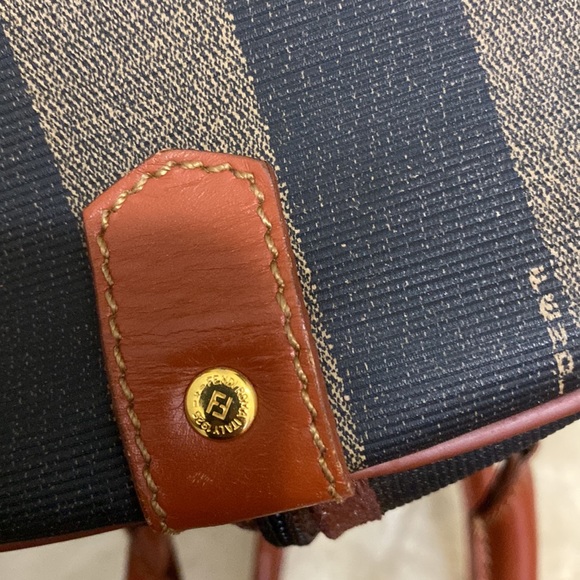 Fendi travel bag size 40 -great preloved condition -firm on price-firm - Picture 11 of 15